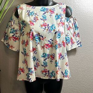 #306* NEW Love Kuza, short sleeve, cold shoulder, floral top size small